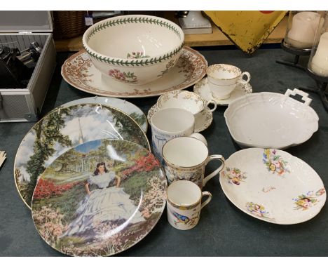 A QUANTITY OF CERAMIC ITEMS TO INCLUDE A LARGE PORTMEIRION 'BOTANIC GARDENS BIRDS' BOWL, CABINET PLATES, CUPS, SAUCERS, ETC 