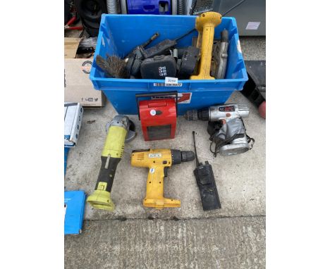 AN ASSORTMENT OF POWER TOOLS TO INCLUDE DRILLS AND GRINDERS ETC 