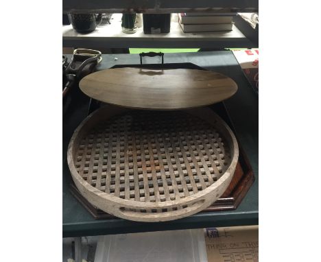 A LARGE VINTAGE MAHOGANY TEA TRAY WITH HANDLES, WOODEN PLATTER AND WOODEN SOIL SIEVE 