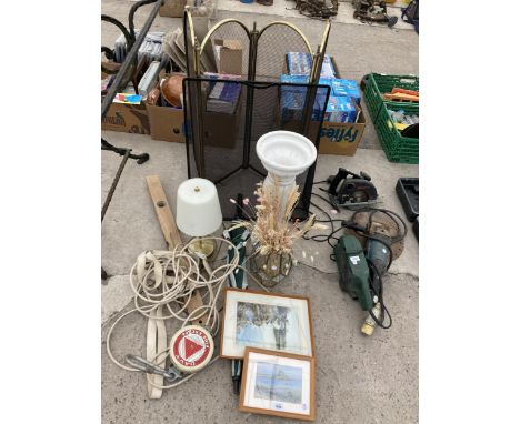 AN ASSORTMENT OF ITEMS TO INCLUDE TWO FIRE SCREENS, A SPIRIT LEVEL AND A SAFETY FIRE ESCAPE ROPE ETC 