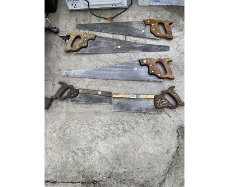 AN ASSORTMENT OF VINTAGE WOODEN HANDLED SAWS 