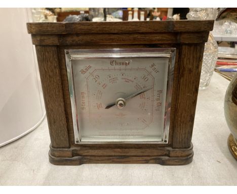 A VINTAGE OAK CASED BAROMETER 