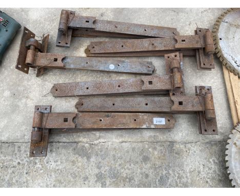 SIX SETS OF GATE HINGES AND BOLT ON HANGERS 