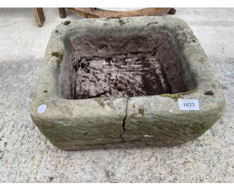 A SMALL RECTANGULAR TROUGH PLANTER (40CM X 35CM) 
