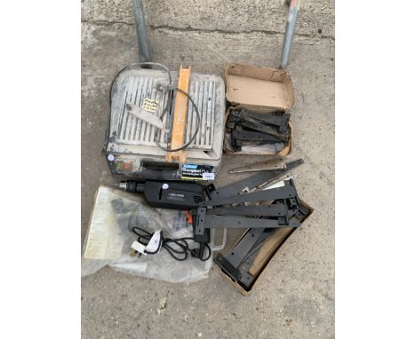 AN ASSORTMENT OF ITEMS TO INCLUDE A TILE CUTTER AND GATE HINGES ETC 