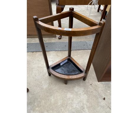 A MID 20TH CENTURY OAK CORNER STICK STAND 