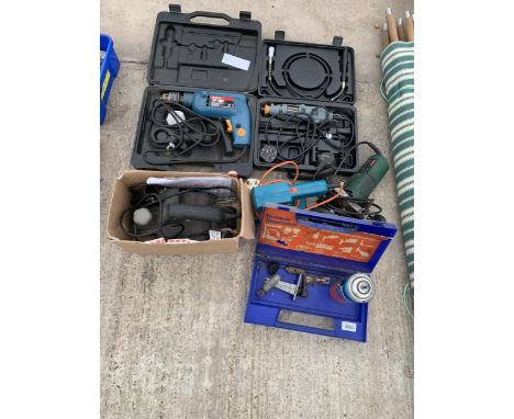 AN ASSORTMENT OF TOOLS TO INCLUDE A BOSCH ROUTER AND A TOOLTEC ROTARY TOOL KIT ETC 