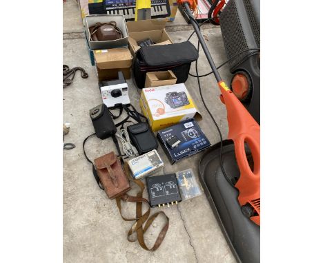 AN ASSORTMENT OF CAMERA EQUIPMENT TO INCLUDE CAMERAS, A POLAROID CAMERA AND CAMERA BAGS ETC 