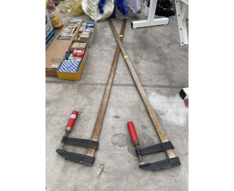 A PAIR OF LONG SASH CLAMPS 