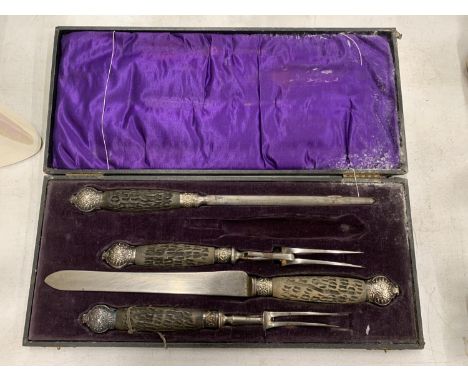 A VINTAGE BOXED CARVING SET 