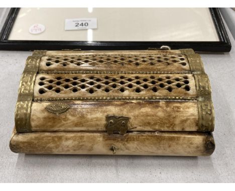 A VINTAGE BONE AND BRASS LIDDED BOX WITH PIERCED DECORATION 