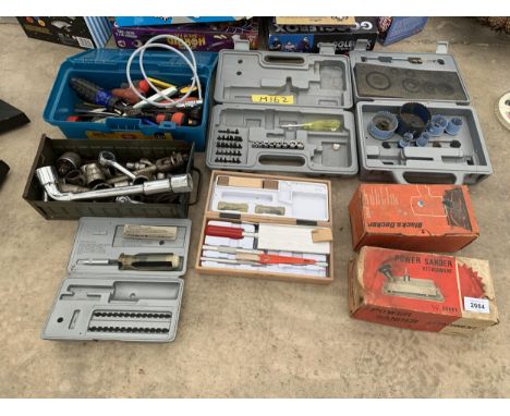 AN ASSORTMENT OF TOOLS TO INCLUDE SOCKETS, SCREW DRIVERS AND CUTTING BLADES ETC 