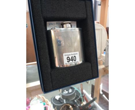 A good boxed hip flask