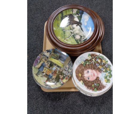 A quantity of Davenport pottery limited edition and other ceramic wall plates 