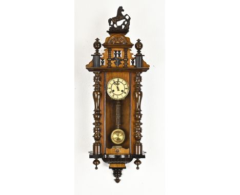 Antique German Gründerzeit regulator clock in walnut, with half columns. circa 1890. Size: 108 cm. In good condition.