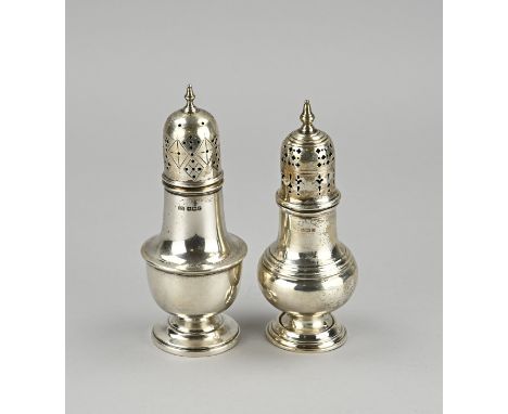 Two silver shakers, 925/000, a small shaker with a rounded belly with fillet edges and a sawn cap. dented, 17.5cm. MT.: Mappi