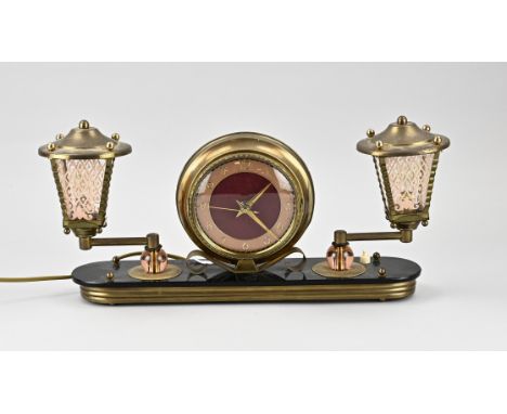 Electric table clock with lighting and central second hand. 40s - 50s. Dimensions: 21 x 47 x 10 cm. In good condition.