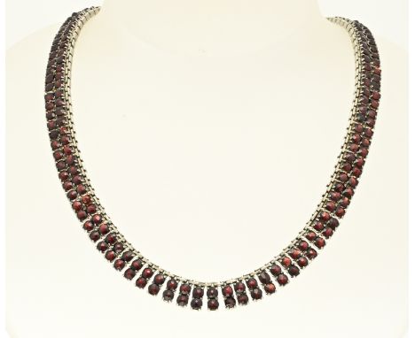 Silver choker, 835/000, with garnet. Choker made of 2 rows of garnet stones. 43 cm. approx. 52.5 grams. Width 10 mm. In good 