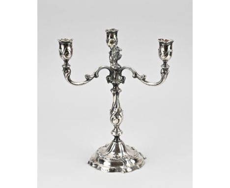 Silver candlestick, 835/000, 3 lights, on a round contoured base with 3 arms and lights in the shape of a calyx. Provided wit