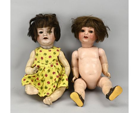 Two antique German porcelain dolls. Circa 1920. 1x Kammer &amp; Reinhard, Simon &amp; Halbig no. 126, with real hair, baby bo