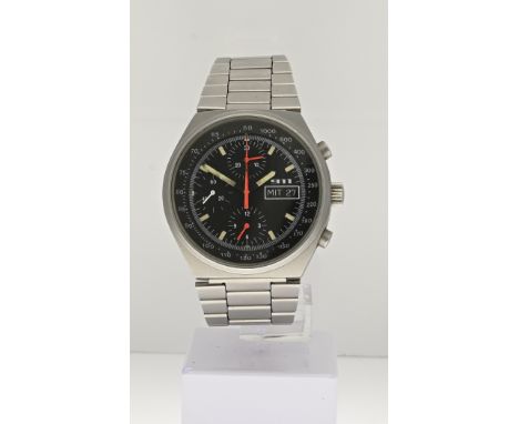 Automatic watch, steel, chronograph, 911, with a day and date display. Equipped with a steel strap. ø case 41 mm. Some scratc