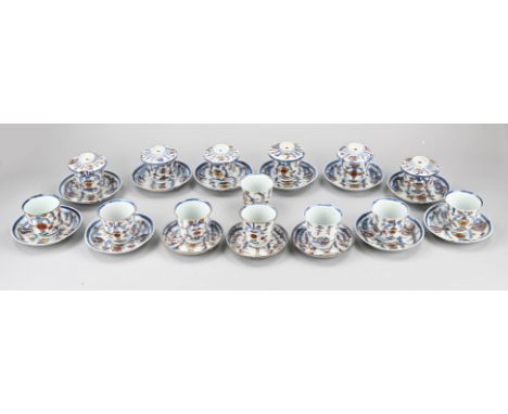 Lot 18th century Chinese Imari porcelain chocolate cup + saucers. Flower vase decoration + gold. Consisting of: 14 cups, of w