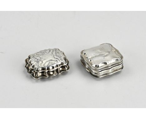 Two silver pill boxes, 833/000, a square contoured box with trebled work, MT.: unclear, Schoonhoven, jl.: R: 1876. Dented. An