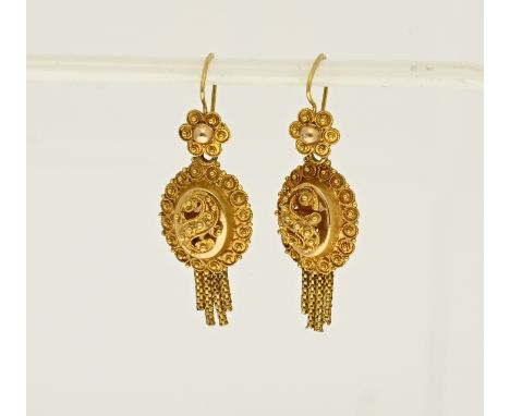 Yellow gold earrings, 585/000, regional model oval model with S-applique. Provided with a flower element on the brisures. 35 