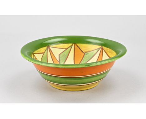 Earthenware bowl. Design by Clarice Cliff, 1899 - 1972. Newport Pottery. Circa 1930. Art Deco. Dimensions: H 7.5 x Ø 21.2 cm.
