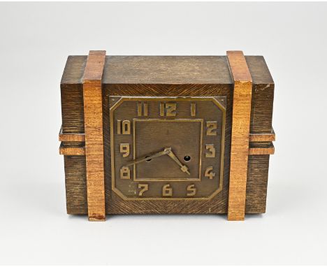Antique Gustav Becker mantel clock. Art Deco. Circa 1925. Oak + walnut. Dimensions: 23 x 30 x 13 cm. Function not tested. In 