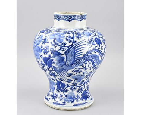 Chinese porcelain Kang Xi vase with phoenix decoration + double blue bottom ring. Dimensions: H 34 cm. In good condition.