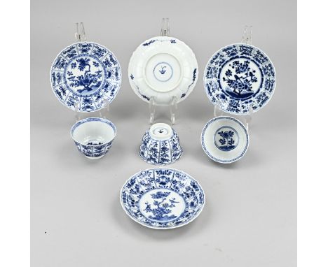 Lot Chinese porcelain. Consisting of: 3 cups + 4 saucers. Kang Xi. Floral decoration. With bottom mark. Four saucers good. On
