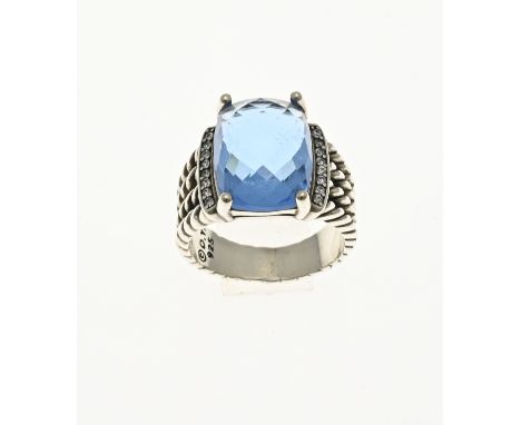 Silver ring, 925/000, Marked David Yurman, with a faceted blue topaz. The ring has twisted bands. Width head 15 mm. ø 59. app