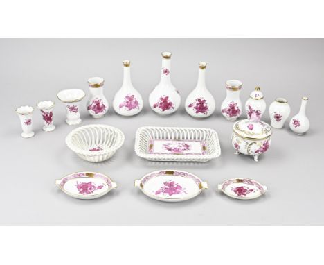 Lot with 17 parts Herend porcelain. 20th century. Size: 6 - 16 cm. In good condition.