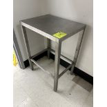 24IN X 18IN STAINLESS STEEL TABLE