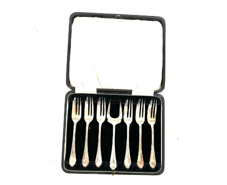 Cased silver pickle fork set 
