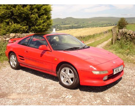 - Current family ownership from new and just 72,300 miles

- Full service history (11 stamps) and recent new timing belt

- 1