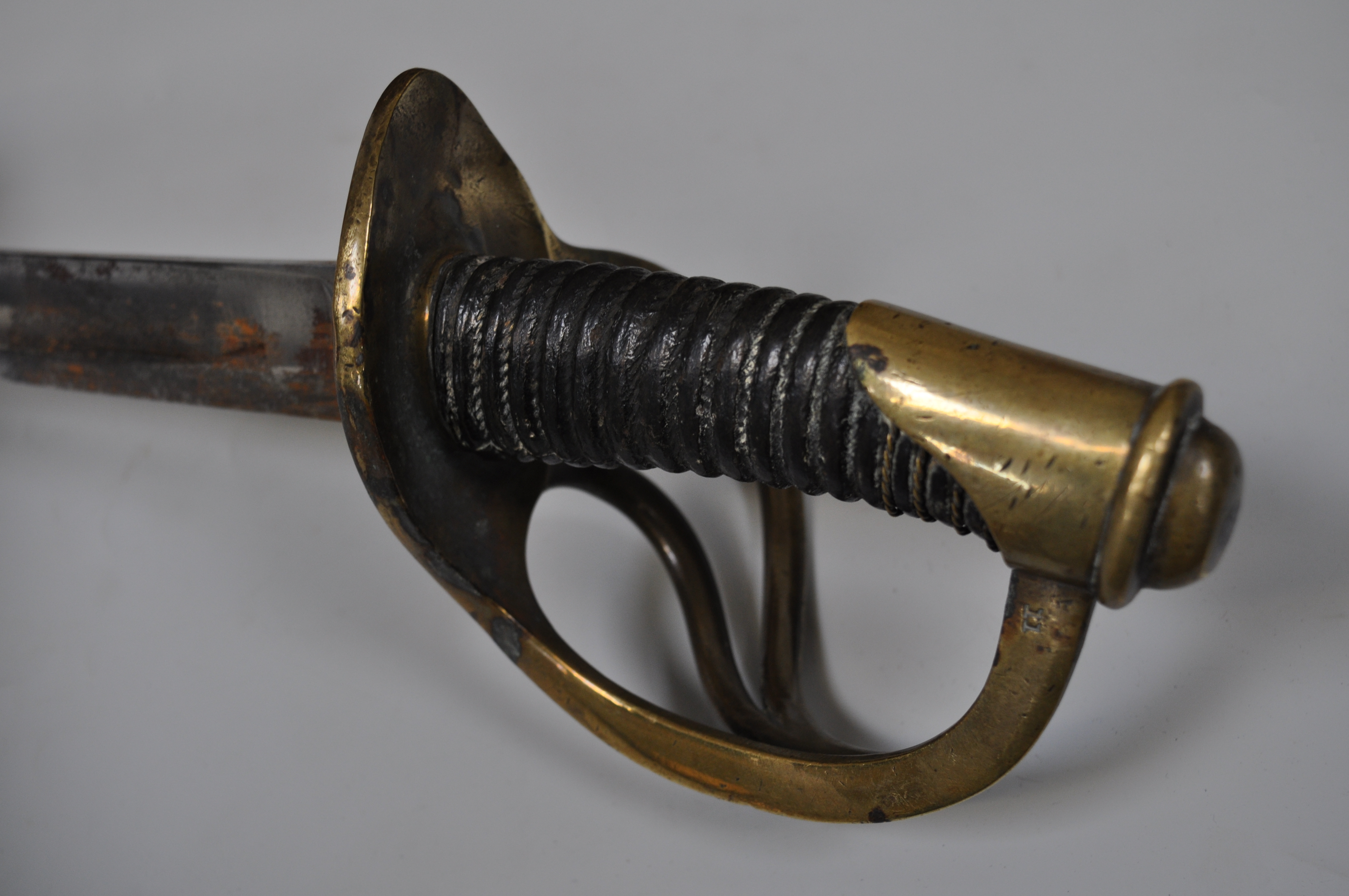 19th Century French cavalry sword, three bar brass hilt, 91cms curved