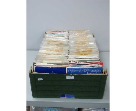 7" Singles, approximately 300 titles, by The Who, Tammy Wynett, Eddy Arnold, Patsy Cline, Glen Campbell, Bille Jo Spears, Tot