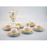 Staatlich Meissen: Mocca Sevice B-Form Streublumenbemalung Matt- und Glanzgold