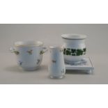 Staatlich Meissen: Konvolut Porzellan, 4-tlg., Zwiebelmuster, Streublume, Weinlaub