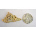 Zwei archaische Schnitzereien Jade und Fluorit