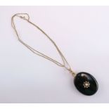 Trauerschmuck-Anhänger Onyx mit Diamantrosen, 19. Jhd.