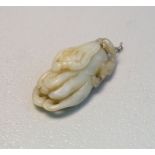 Jadeschnitzerei einer Zitronenfrucht " Buddhas Hand" China 18/19 Jh.