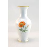 Staatlich Meissen: Balustervase mit Blumenmalerei