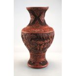 Große geschnitzte Rotlackvase China Guangxu oder Früher