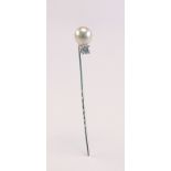 Anstecknadel mit Perle und Brillant, 585 WG