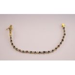Antikes Armband mit Saphiren, Rubinen und Diamanten, 22k Gelbgold
