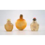 Drei Snuffbottles, Achat, China 18. Jhd.