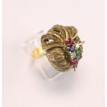 Eigenwilliger Blüten Ring mit Rubin, Saphir, Smaragd und Brillant, 333 GG